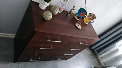Cómoda de madera con seis cajones - miniatura 5