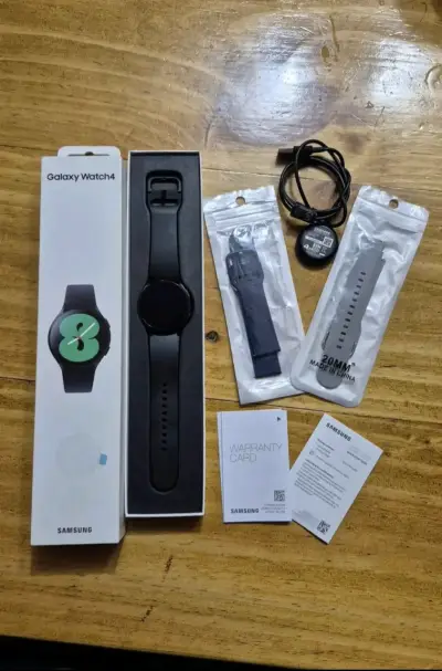 Samsung Galaxy Watch4 con accesorios - miniatura 1