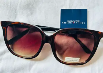 Gafas de sol Tommy Hilfiger UV - miniatura 1