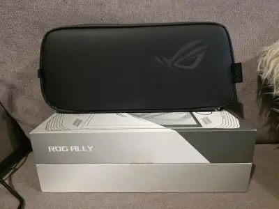 Consola portátil ROG Ally con estuche - miniatura 1