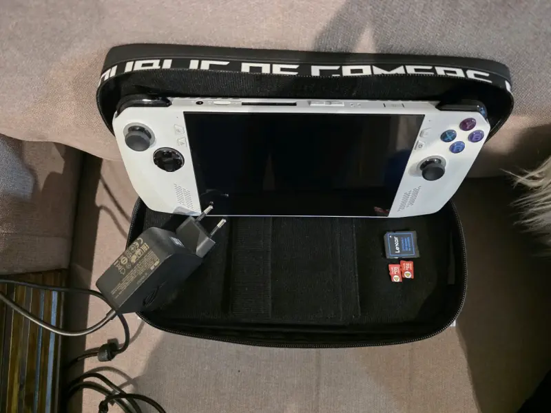 Consola portátil ROG Ally con estuche - 3