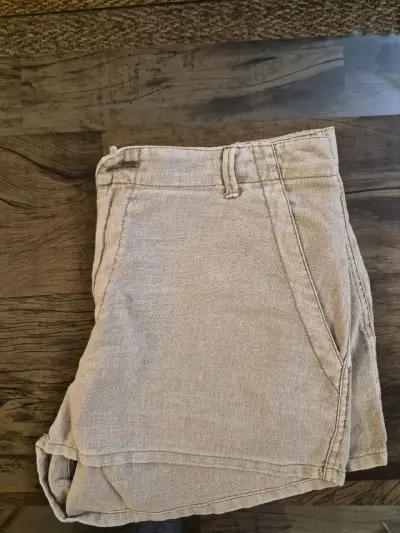 Shorts beige de lino para mujer - miniatura 1