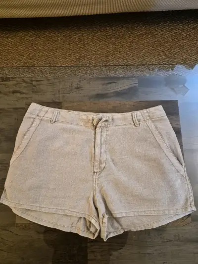 Shorts beige de lino para mujer - miniatura 2
