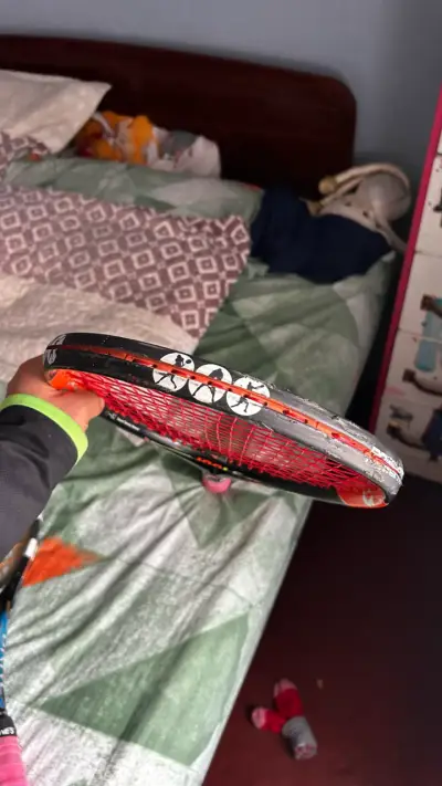 Raqueta de tenis Wilson Burn con grip rosa - miniatura 3