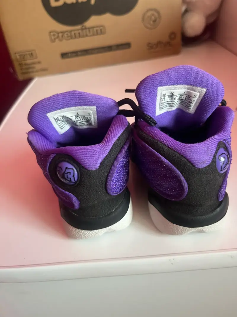 Zapatillas bebé Jordan negras y moradas - 2