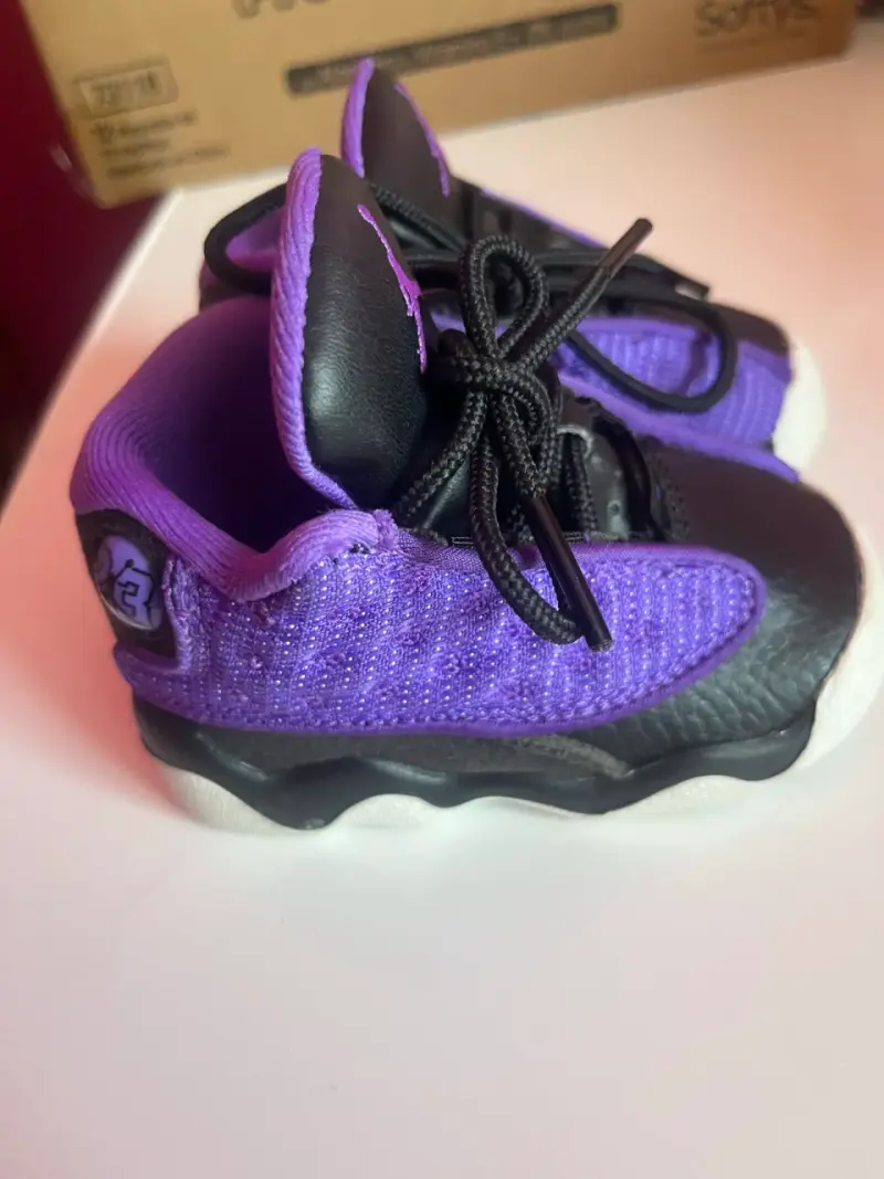 Zapatillas bebé Jordan negras y moradas - 3