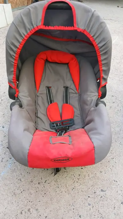 Silla de auto Bebesit gris y roja - miniatura 1