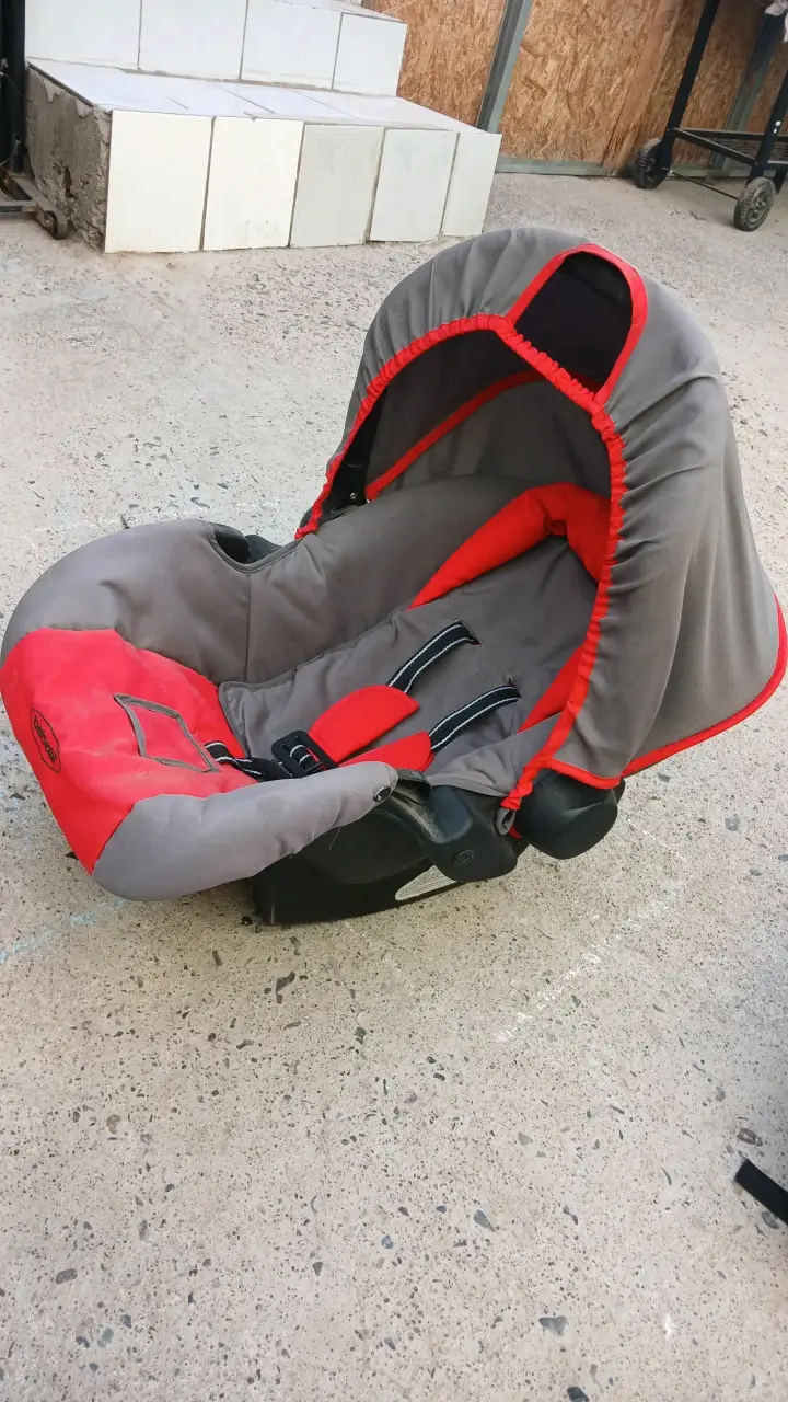 Silla de auto Bebesit gris y roja - 3