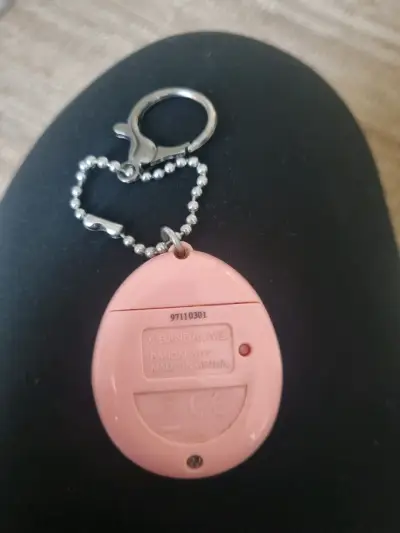Tamagotchi vintage con diseño a cuadros año 2017 - miniatura 2