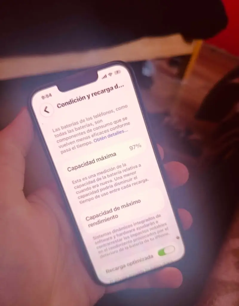 iPhone 14  con batería al 97% de capacidad - 1