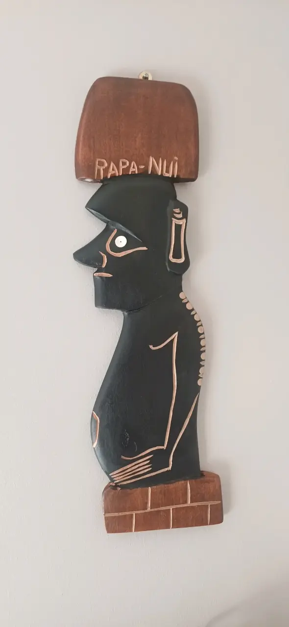 Escultura de madera Rapa Nui artesanal