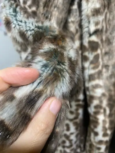 Abrigo de piel sintética con estampado animal - miniatura 5