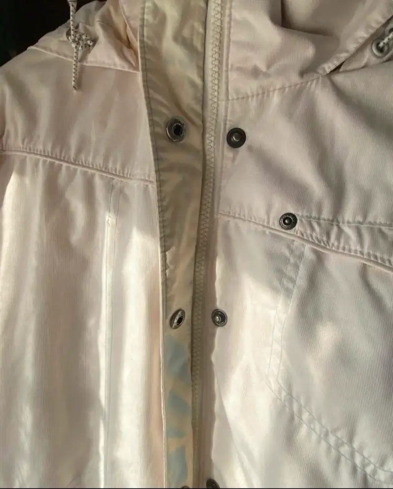 Chaqueta impermeable beige para mujer - 3