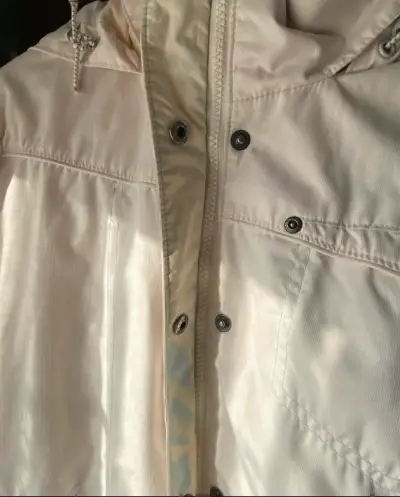Chaqueta impermeable beige para mujer - miniatura 3