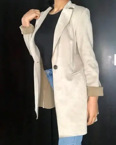 Blazer beige elegante para mujer - miniatura 1
