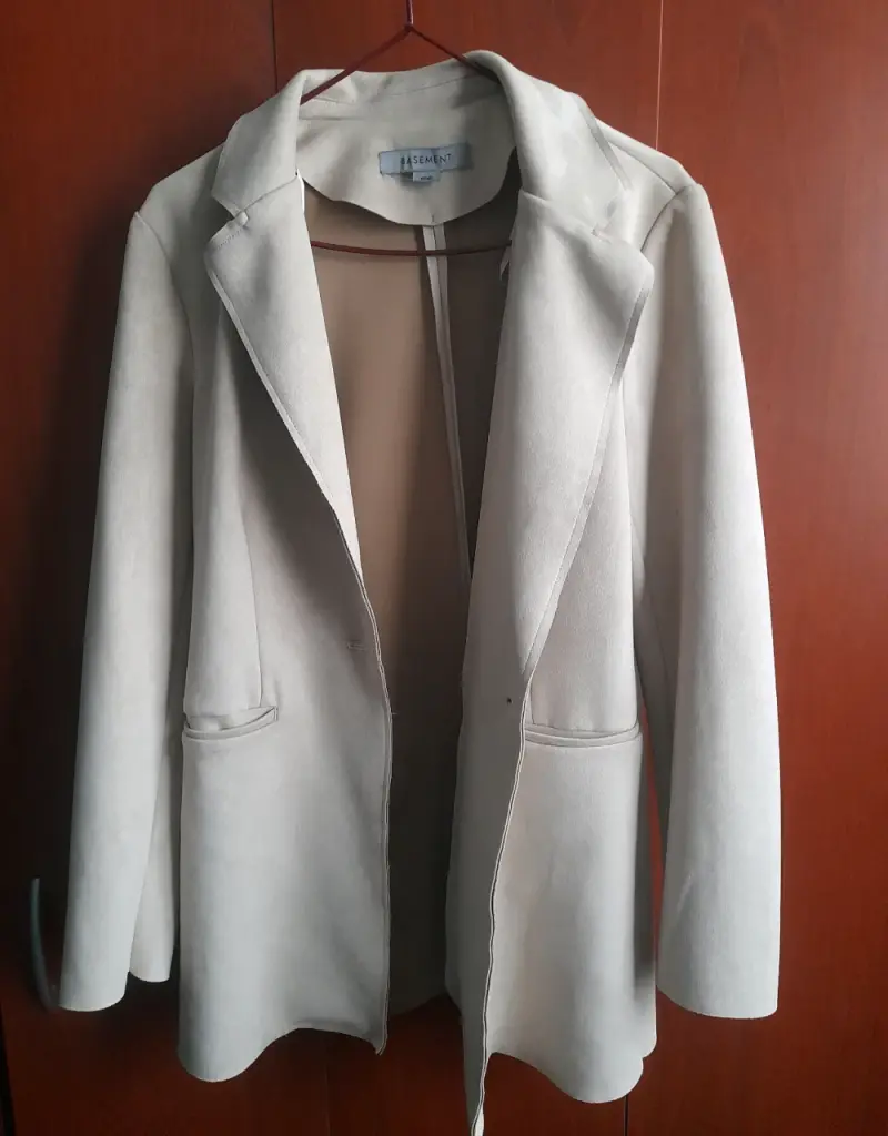 Blazer beige elegante para mujer - 2