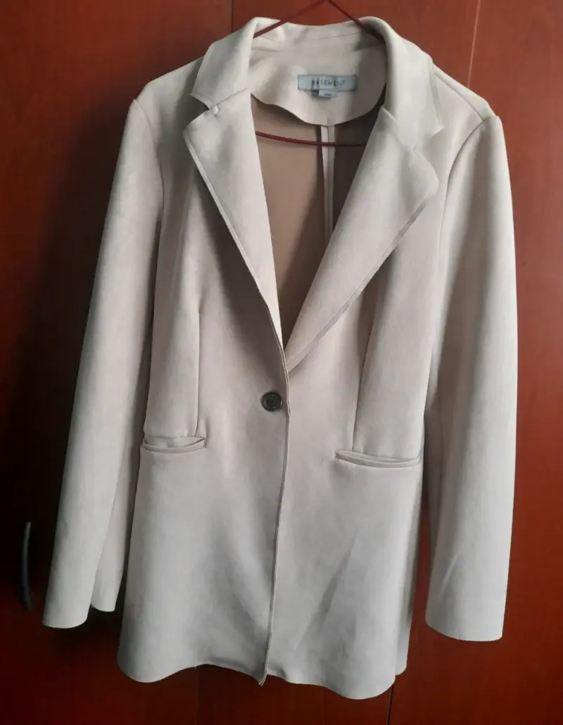 Blazer beige elegante para mujer - 3