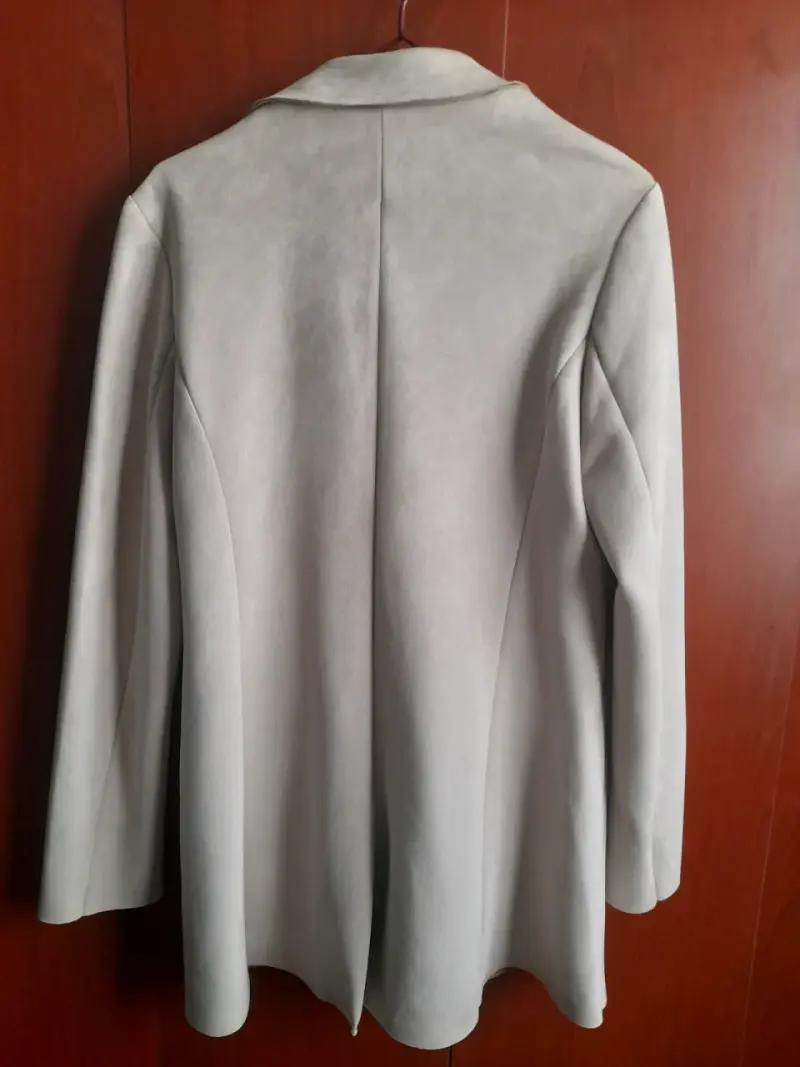Blazer beige elegante para mujer - 4