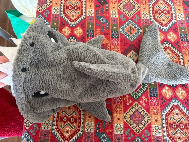 Cama para gato con diseño de tiburón - 2
