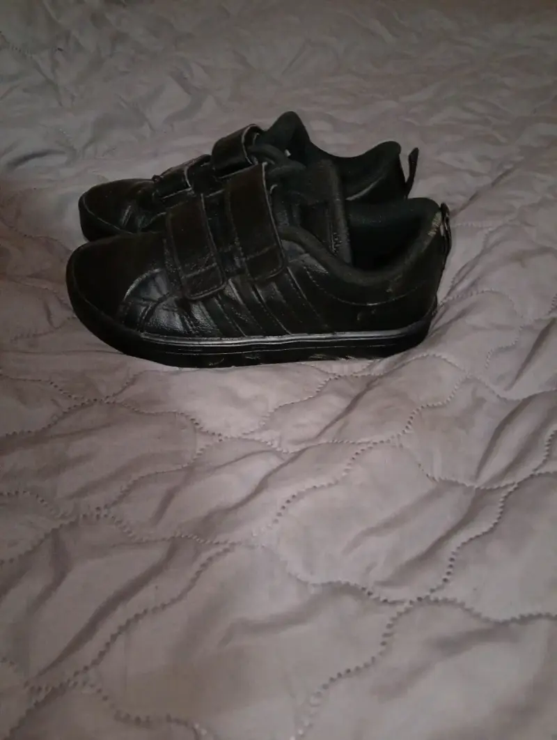 Zapatos escolares negros con velcro - 2