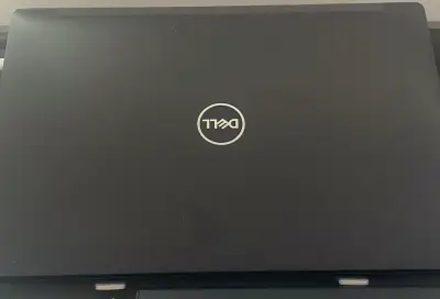 Laptop Dell con teclado retroiluminado - miniatura 3