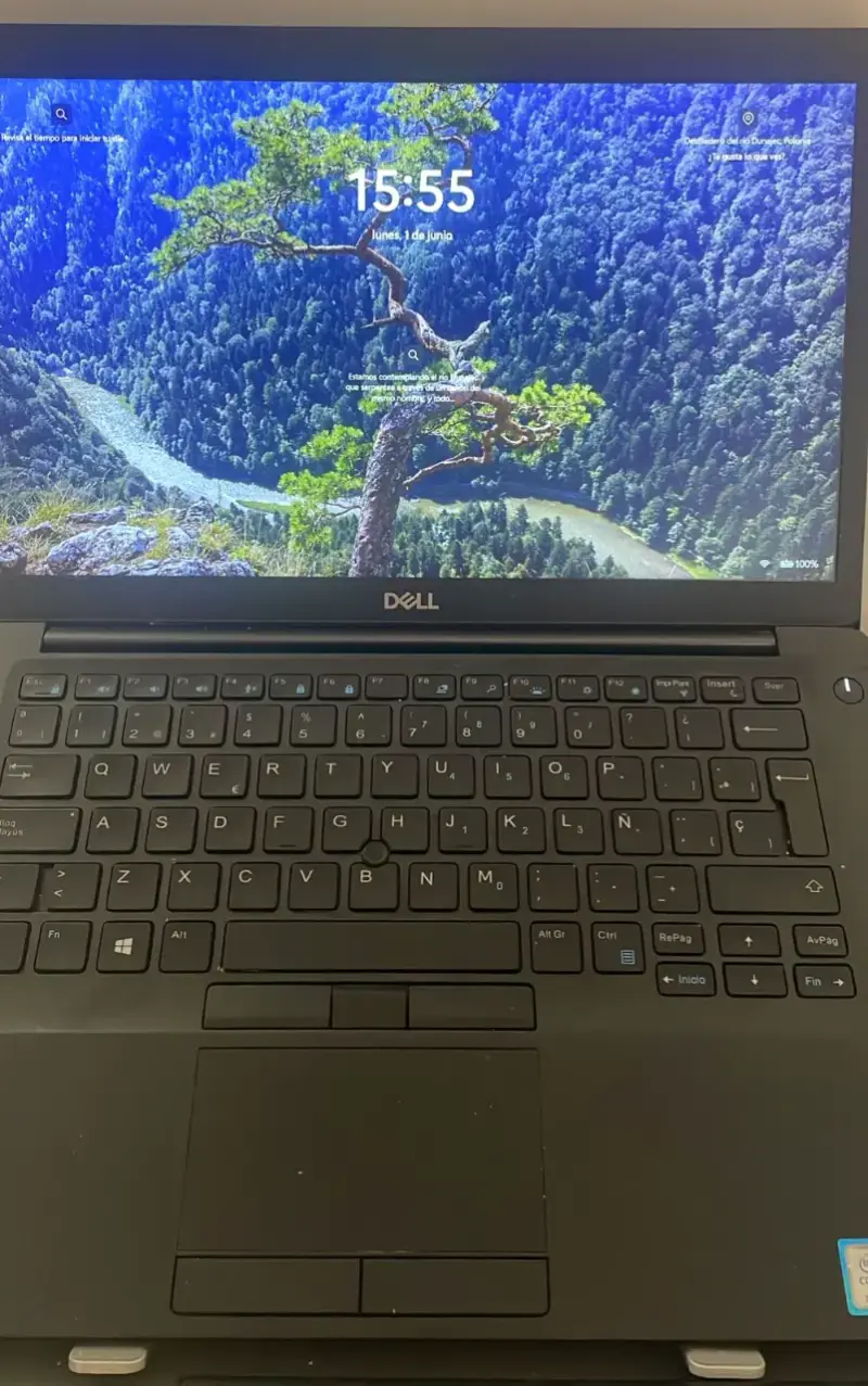 Laptop Dell con teclado retroiluminado - 4