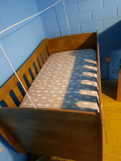 Cuna de madera para bebé - miniatura 1