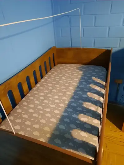 Cuna de madera para bebé - miniatura 2