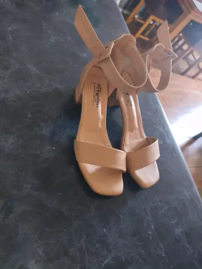 Sandalias de tacón beige Regina - miniatura 1