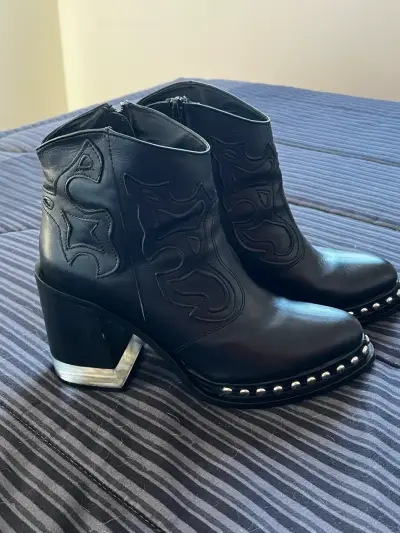 Botines de cuero negro con tacón metálico - miniatura 1