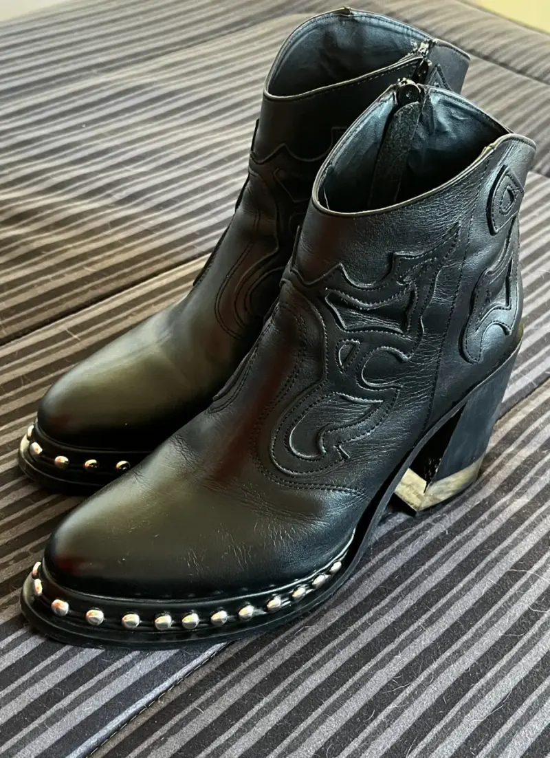 Botines de cuero negro con tacón metálico - 2