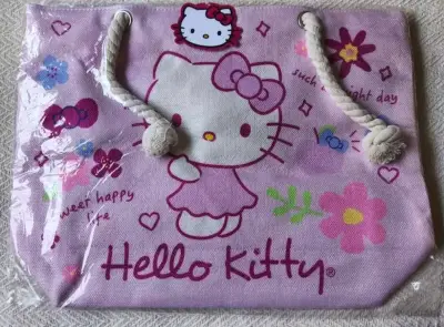 Bolso Hello Kitty rosado con diseño floral - miniatura 1