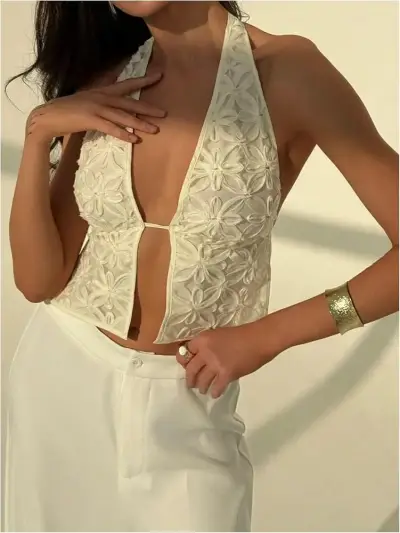 Top halter blanco bordado floral - miniatura 1