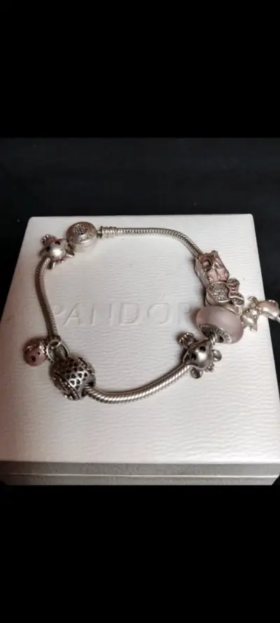 Pulsera Pandora con dijes de plata - miniatura 2