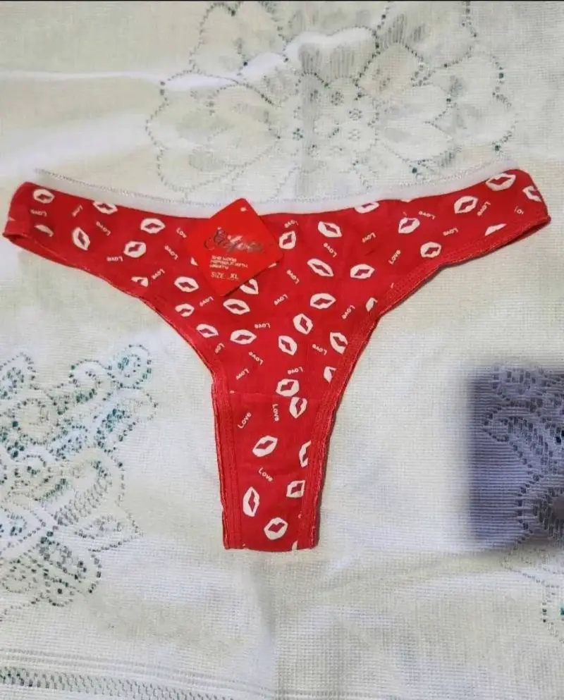 Colaless rojo con estampado de labios - 1