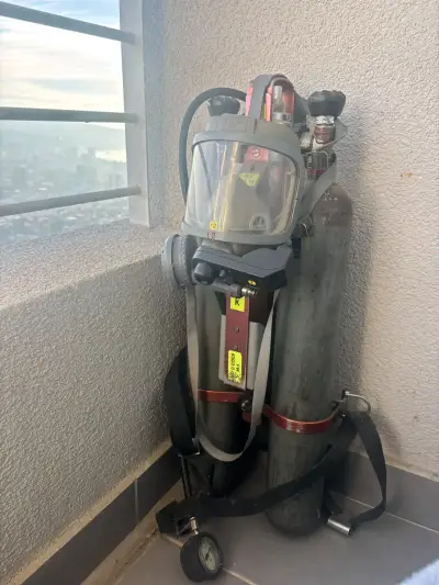Equipo de respiración autónomo usado - miniatura 3