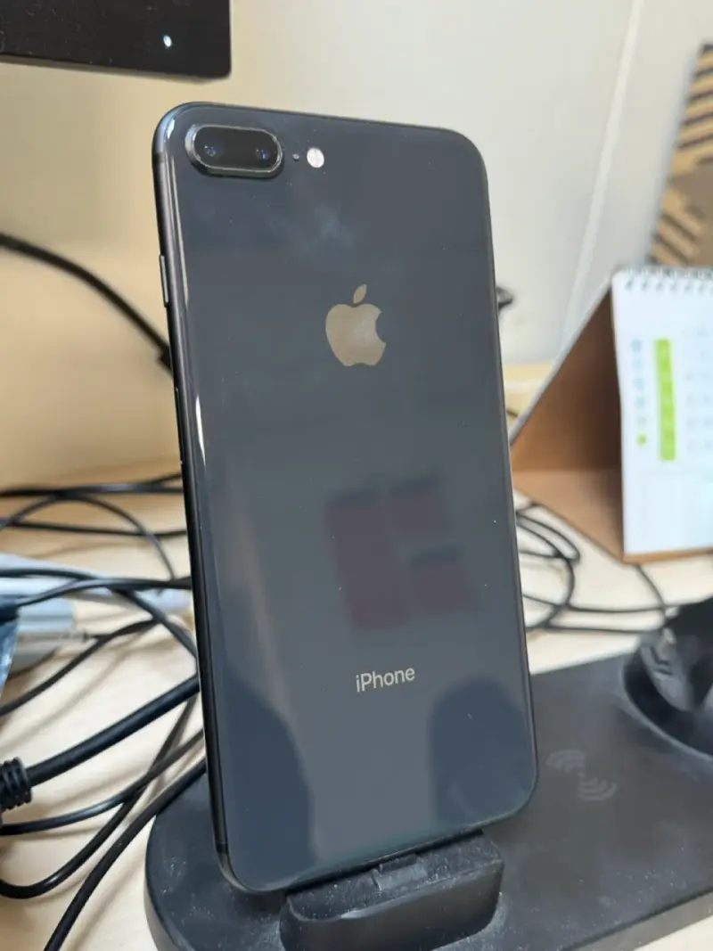 iPhone 8 Plus - 2