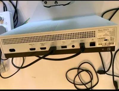 Consola Xbox One S con control - miniatura 2