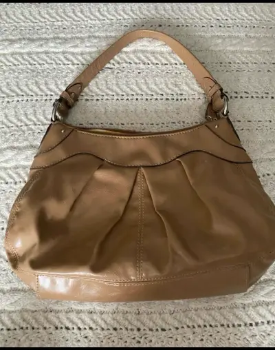 Bolso de cuero beige elegante - miniatura 1