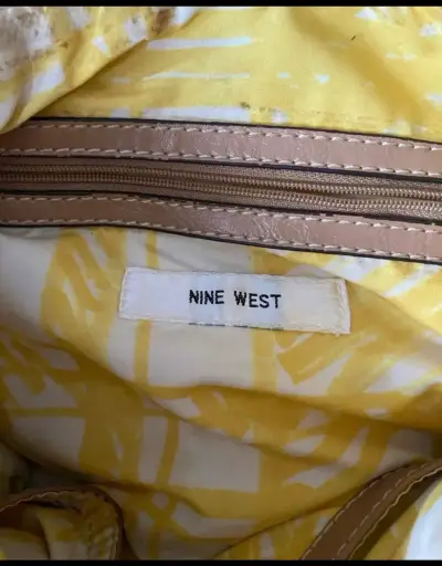 Bolso de cuero beige elegante - miniatura 3