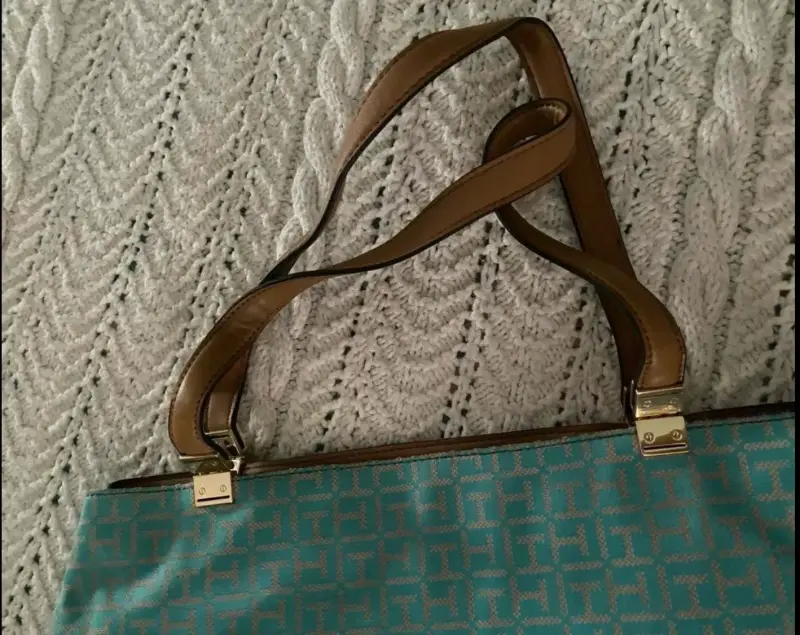 Bolso tote verde con diseño geométrico - 4
