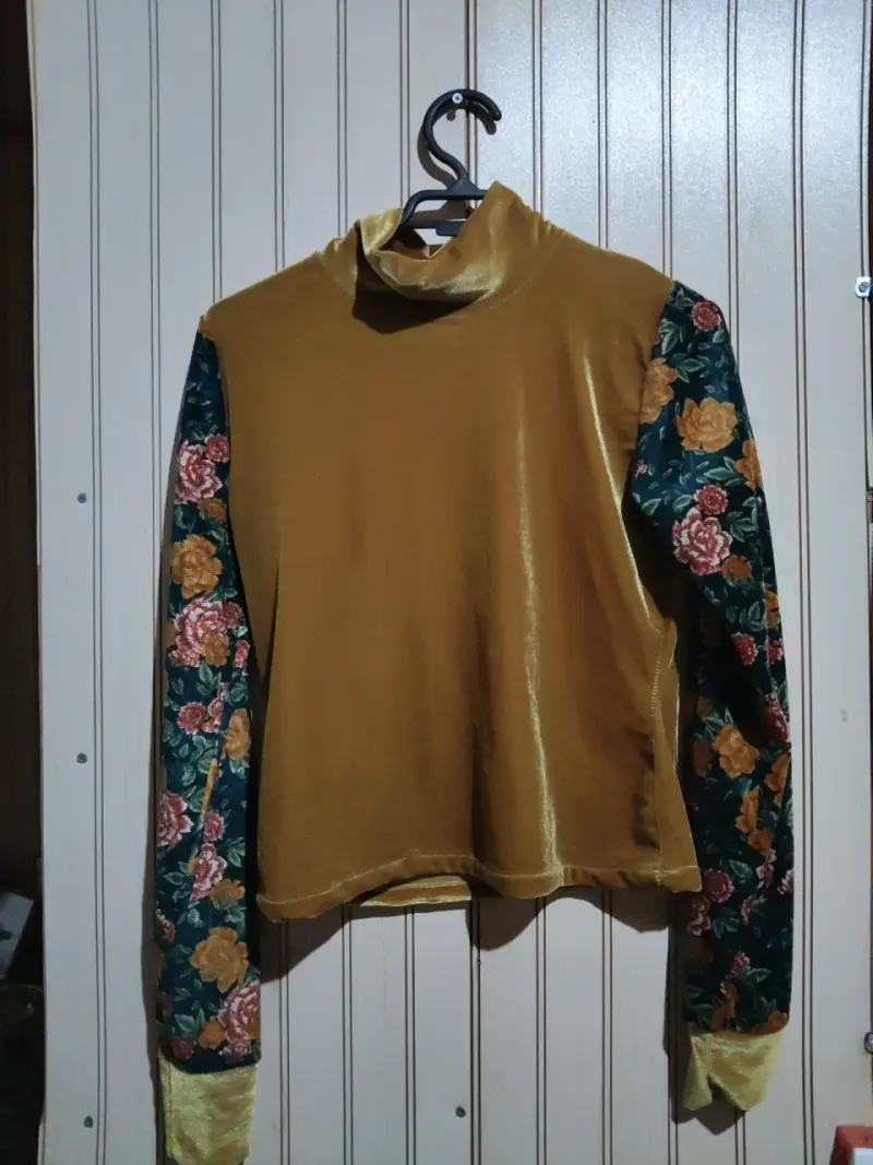 Blusa de terciopelo burdeos con lazo - 3
