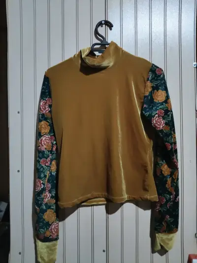Blusa de terciopelo burdeos con lazo - miniatura 3
