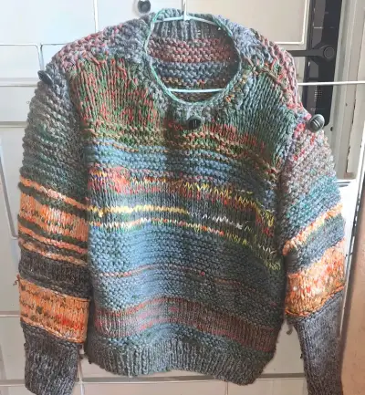 Suéter tejido multicolor artesanal - miniatura 2