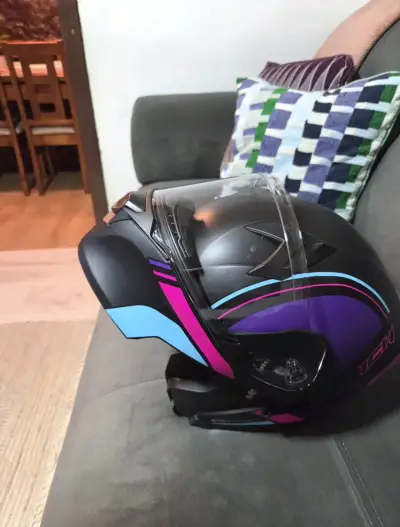 Casco de moto ICH negro con visera - miniatura 1