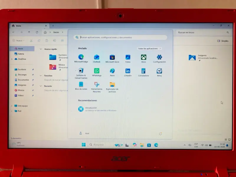 Notebook Acer rojo con pantalla de 14 pulgadas - 3