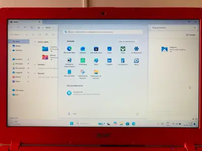 Notebook Acer rojo con pantalla de 14 pulgadas - miniatura 3
