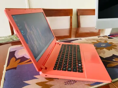 Notebook Acer rojo con pantalla de 14 pulgadas - miniatura 5