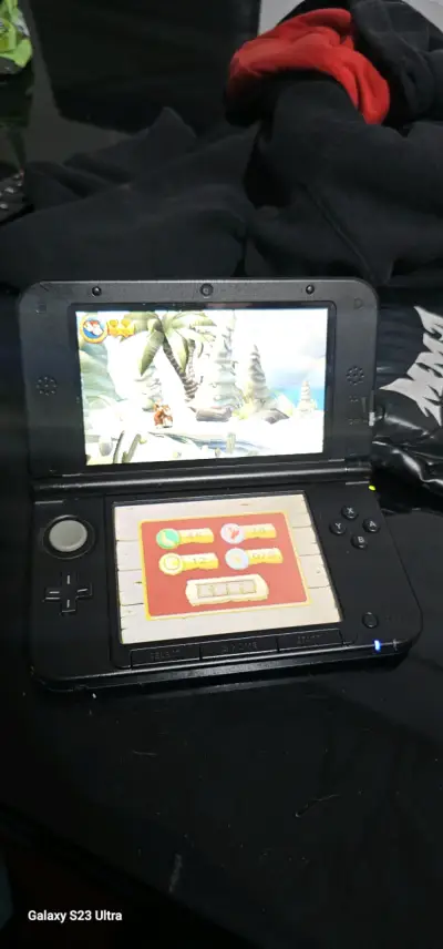 Nintendo 3DS XL - miniatura 1