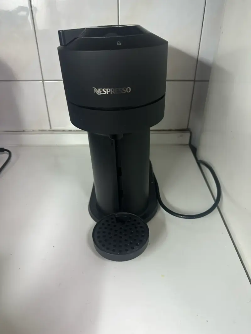 Máquina de café Nespresso negra con cápsulas - 2